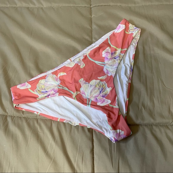 NWT Dippin’ Daisy’s Floral Bikini Bottom - Picture 2 of 5